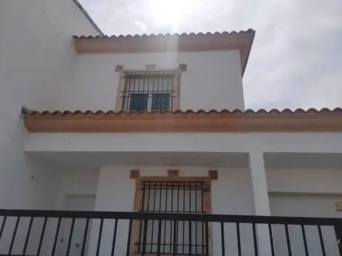 Casa adosada en La Villa de Don Fadrique