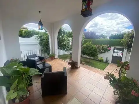 Chalet en Las Almenas