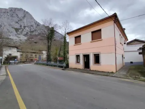 Casa en calle de Entrago