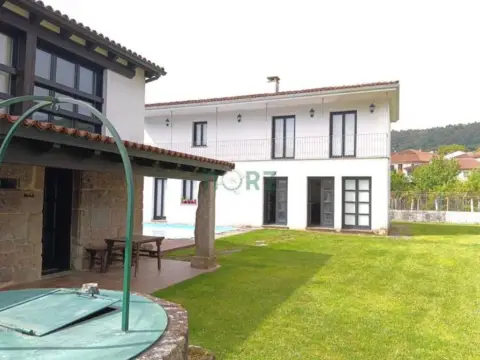 Chalet en Leiro (Capital)