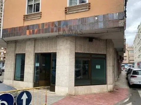 Local comercial en Avenida de la Constitución