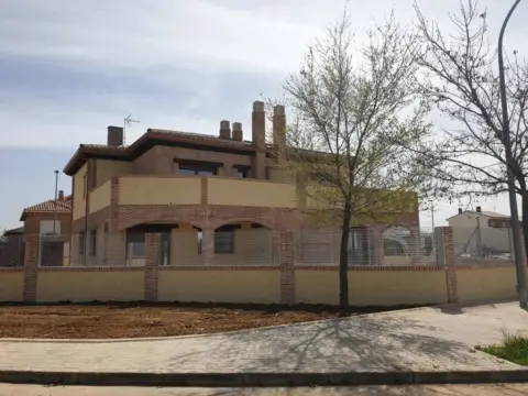Casa pareada en El Casar