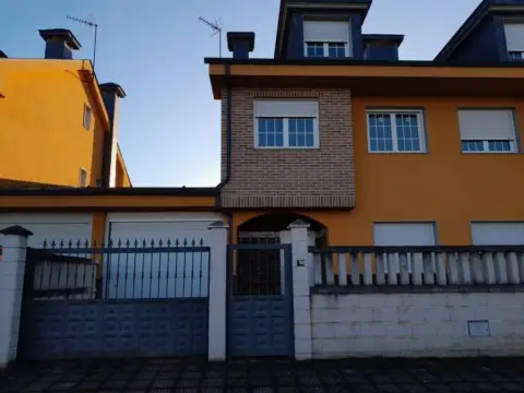 Casa adosada en Villadepalos