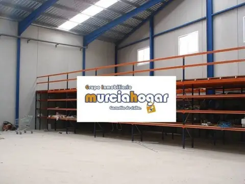 Nave industrial en Centro