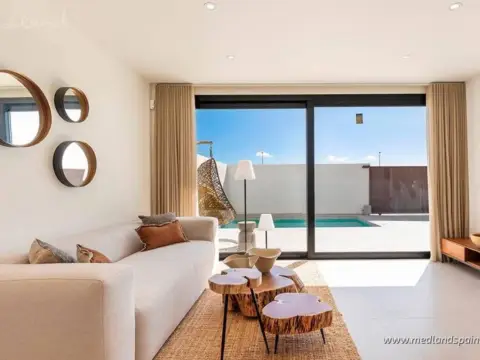 Chalet en Los Alcázares