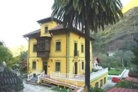 Chalet en calle Lugar Bustiello, 24