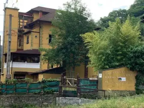 Chalet en calle Lugar Bustiello, 24