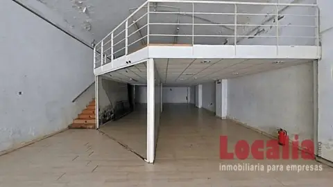 Local comercial en Ensanches - Zabalguneak