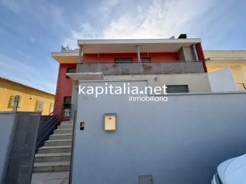 Casa adosada en L'Alcúdia de Crespins