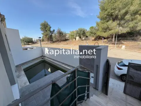 Casa adosada en L'Alcúdia de Crespins