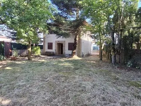 Chalet en Lapoblación