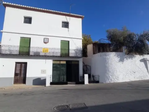 Casa adosada en calle de la Carretera