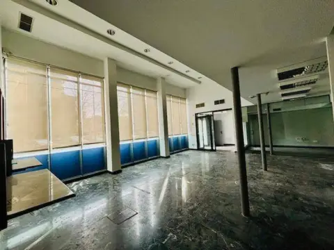 Local comercial en calle de San Esteban