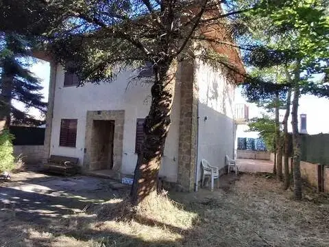 Chalet en Lapoblación