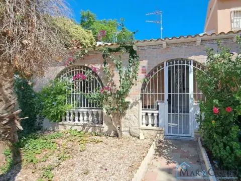 Casa adosada en Las Lomas del Rame