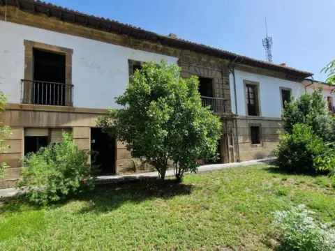 Casa rústica en calle Felipe Canseco
