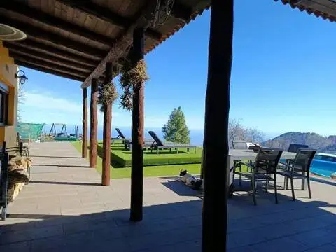 Casa rústica en Vega de San Mateo