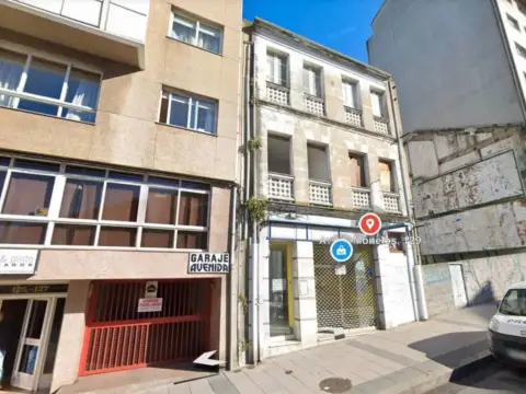 Edificio en Avenida de los Monelos