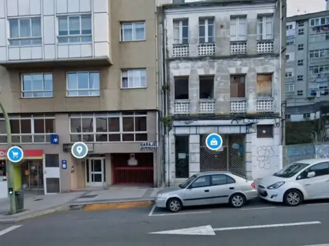 Edificio en Avenida de los Monelos