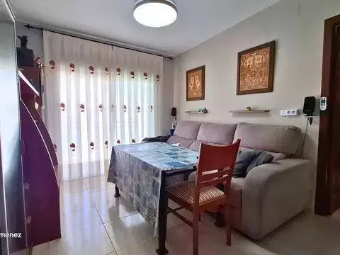 Piso en Santa Rosa-Valdeolleros