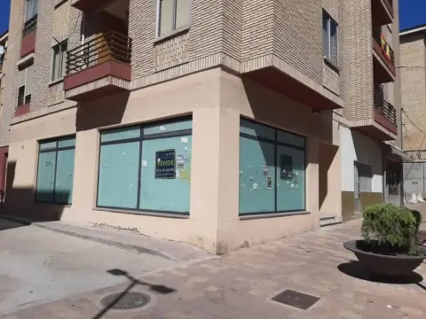 Local comercial en calle de Jacinto Benavente