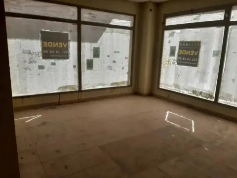 Local comercial en calle de Jacinto Benavente