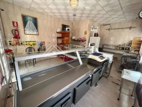Local comercial en Lucena