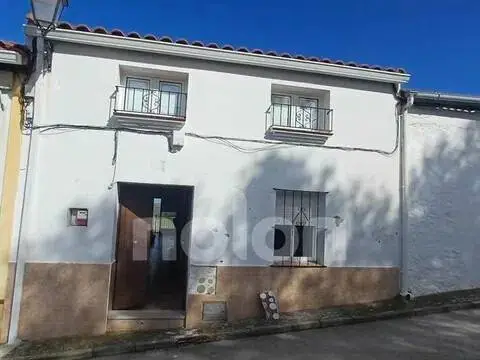Casa adosada en Calera de León