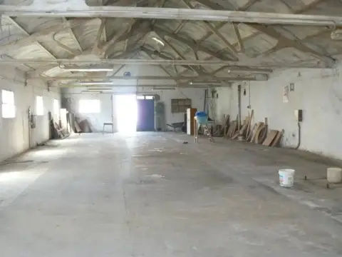 Nave industrial en calle de Brasil