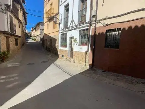 Casa adosada en calle Hernán Cortés