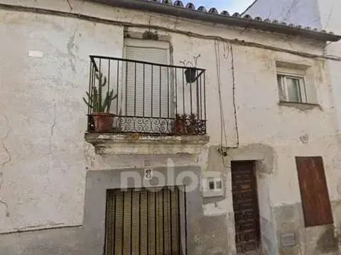 Casa adosada en Aliseda