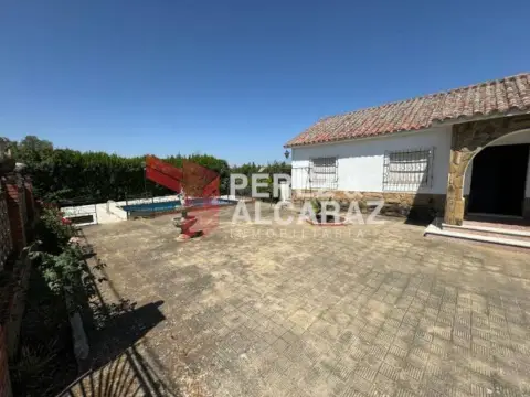 Chalet en Urbanización Acebuchal