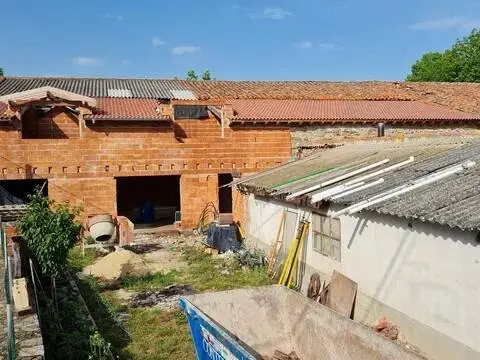 Casa rústica en calle del Barrio