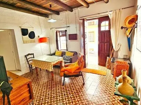 Casa rústica en calle de Isidoro Díaz