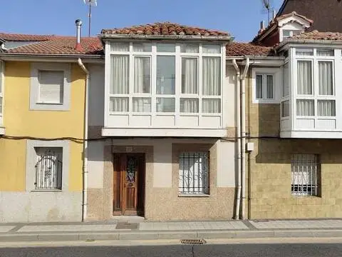 Casa adosada en Avenida de Cantabria
