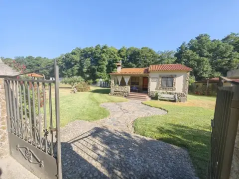 Chalet en Valdastillas