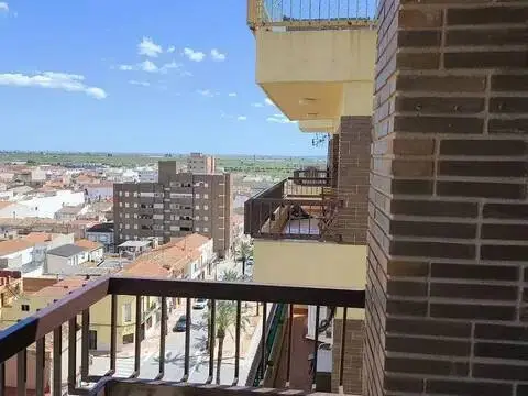 Piso en Avenida de los Reyes Católicos