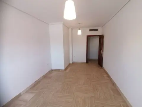 Piso en Huerta de la Reina-Arruzafilla-Parque Figueroa-Noreña