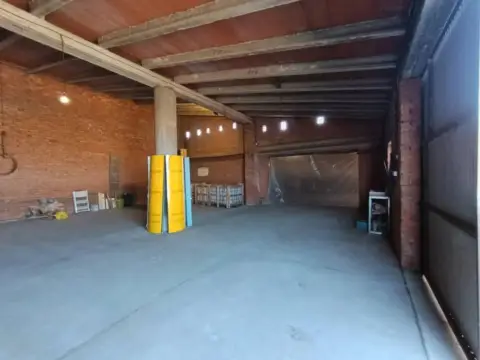 Nave industrial en calle de Mina
