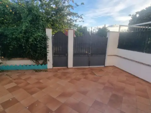 Casa adosada en Avenida de las Ciencias-Emilio Lemos