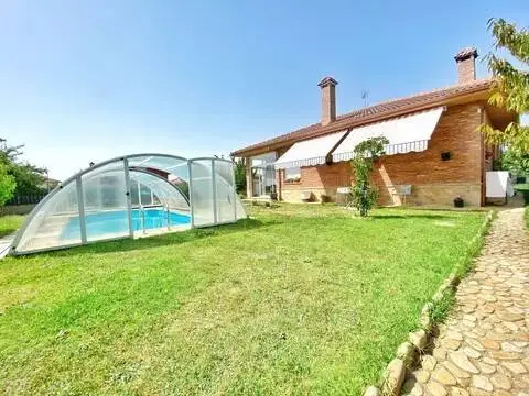 Chalet en calle Ágreda