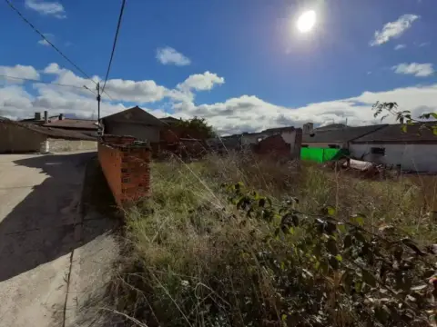 Terreno en calle de las Vegas