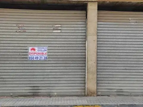 Local comercial en calle de Trévelez