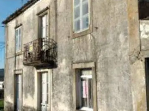 Casa adosada en A Baixa (Castrofeito)
