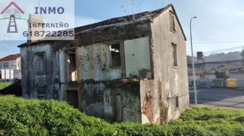 Casa adosada en A Baixa (Castrofeito)