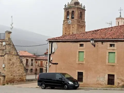 Casa en calle Plaza La, 6