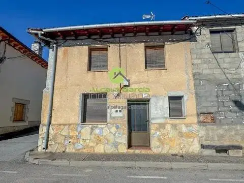 Casa adosada en Santa María de Las Hoyas