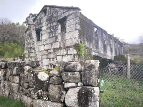 Casa en Paredes (Ponteareas)