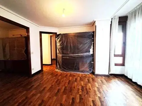 Piso en calle de Gregorio Uzquiano