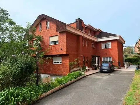 Casa adosada en calle de Víctor Sáenz